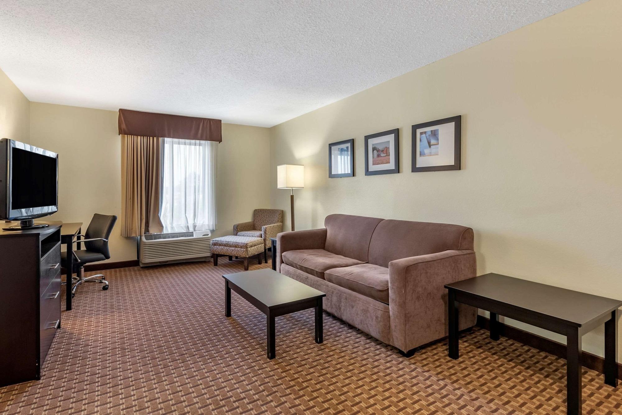 Comfort Inn & Suites Warsaw Near Us-30 Екстериор снимка