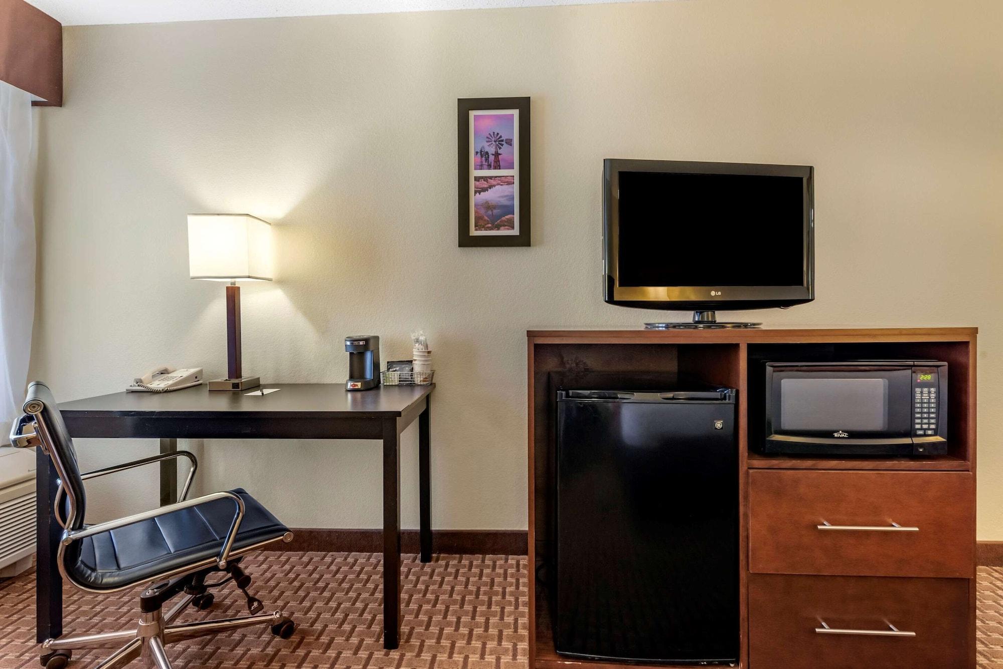 Comfort Inn & Suites Warsaw Near Us-30 Екстериор снимка