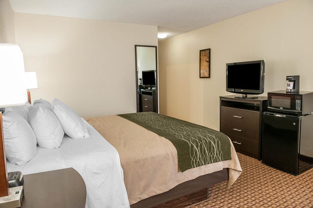 Comfort Inn & Suites Warsaw Near Us-30 Екстериор снимка