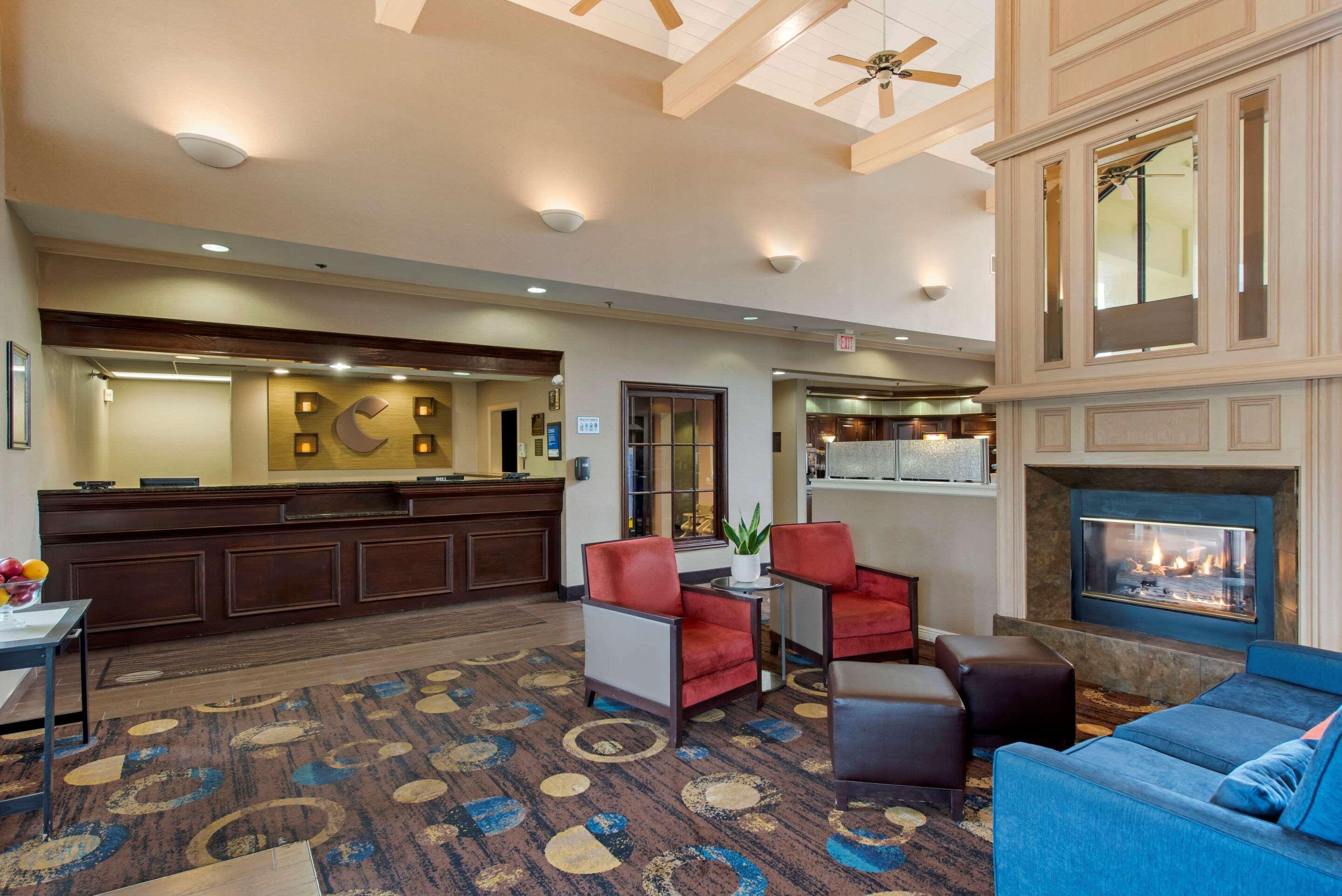 Comfort Inn & Suites Warsaw Near Us-30 Екстериор снимка