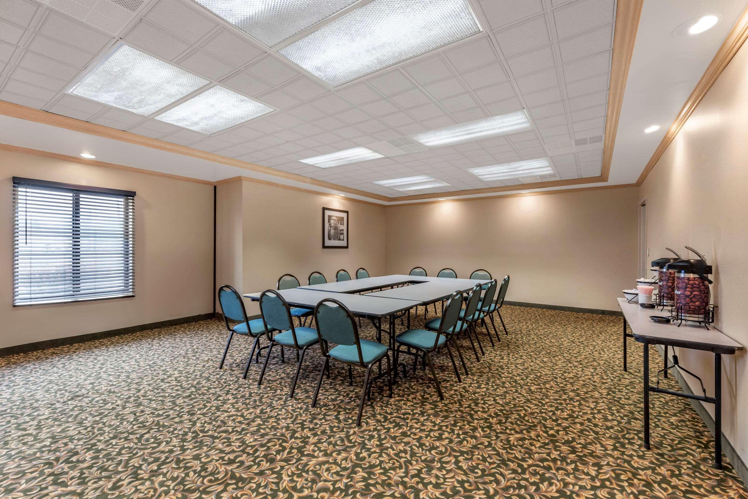 Comfort Inn & Suites Warsaw Near Us-30 Екстериор снимка