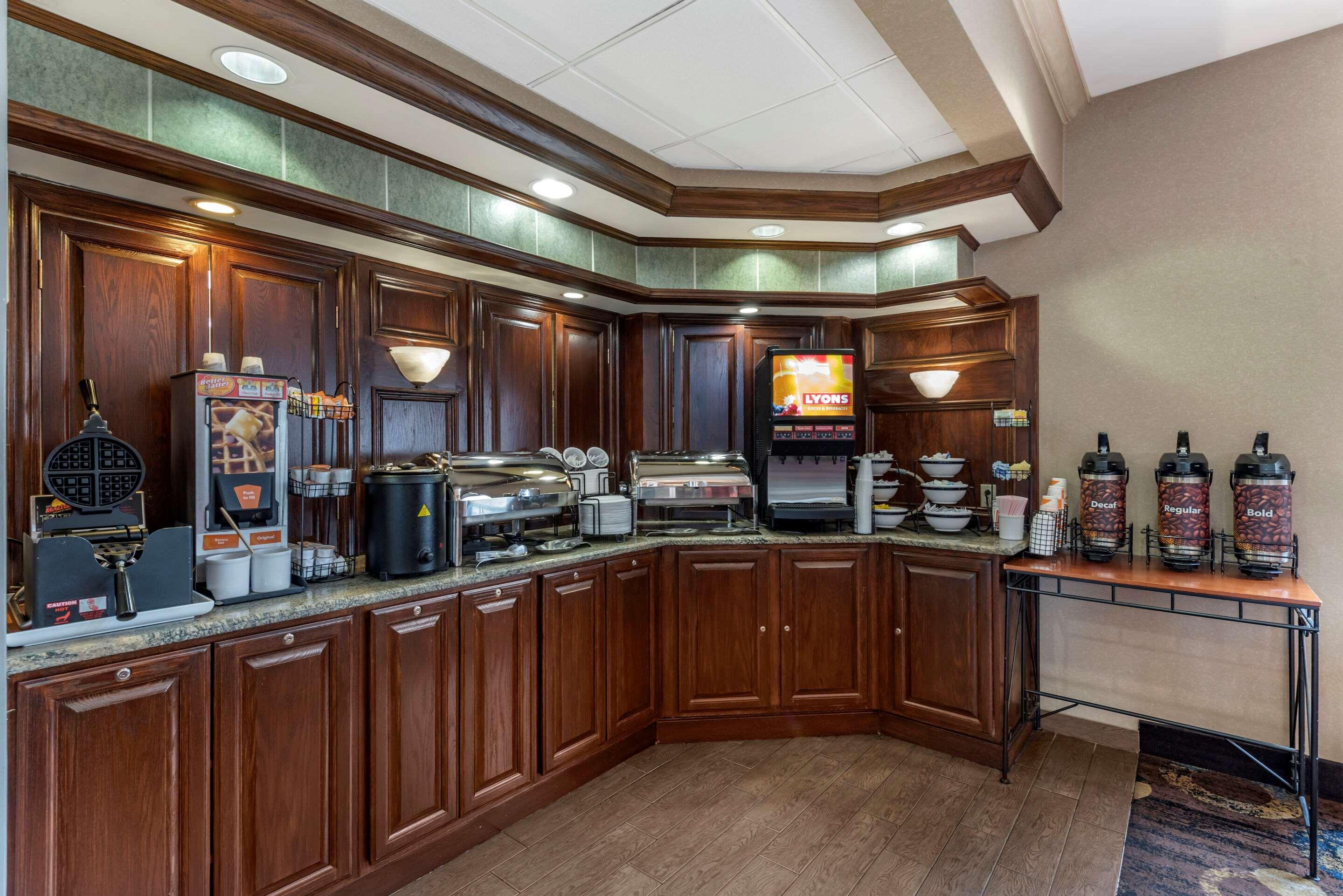 Comfort Inn & Suites Warsaw Near Us-30 Екстериор снимка