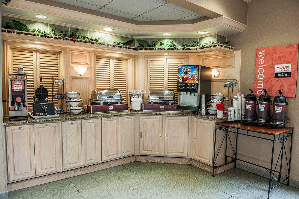 Comfort Inn & Suites Warsaw Near Us-30 Екстериор снимка