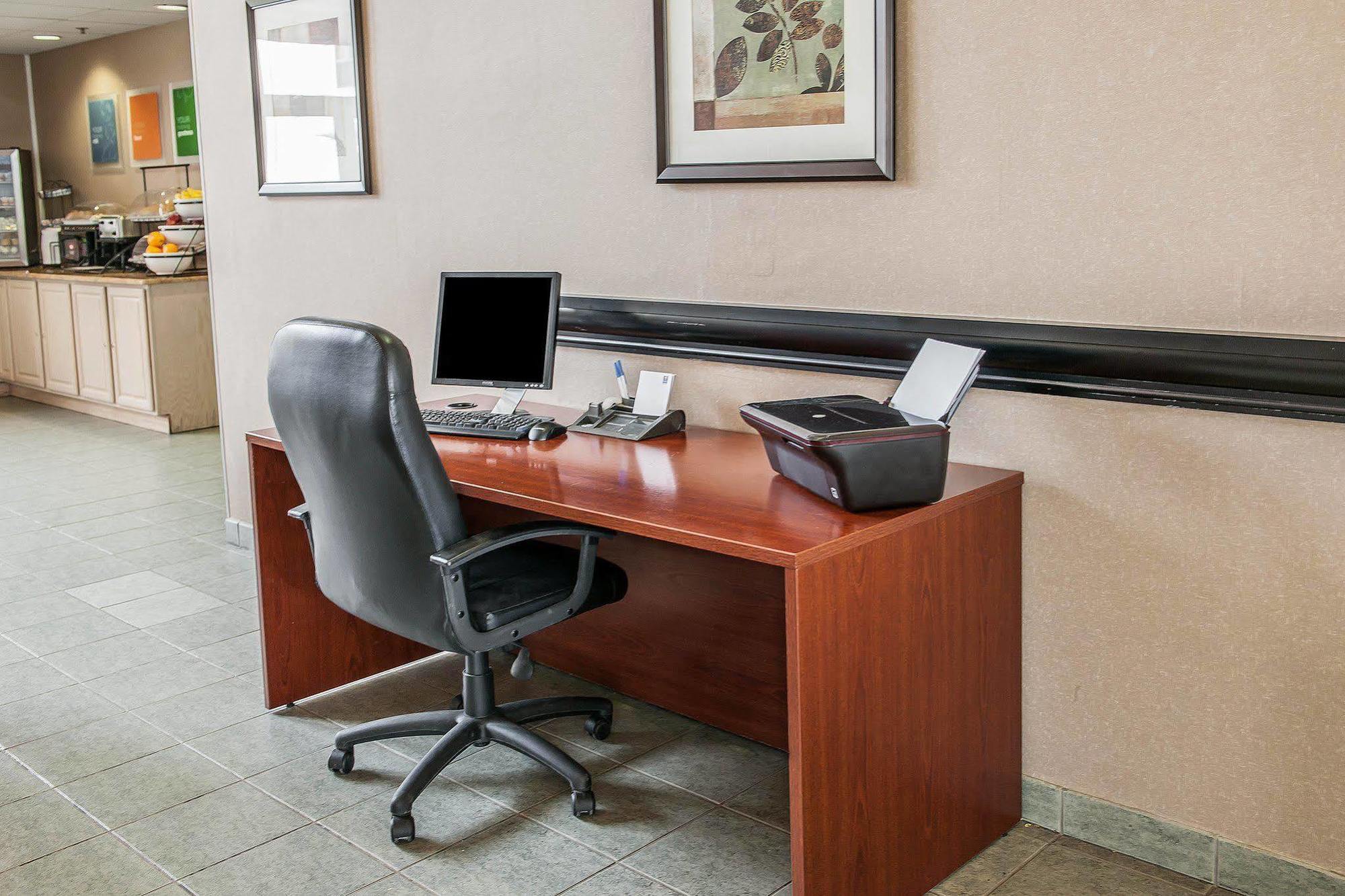 Comfort Inn & Suites Warsaw Near Us-30 Екстериор снимка